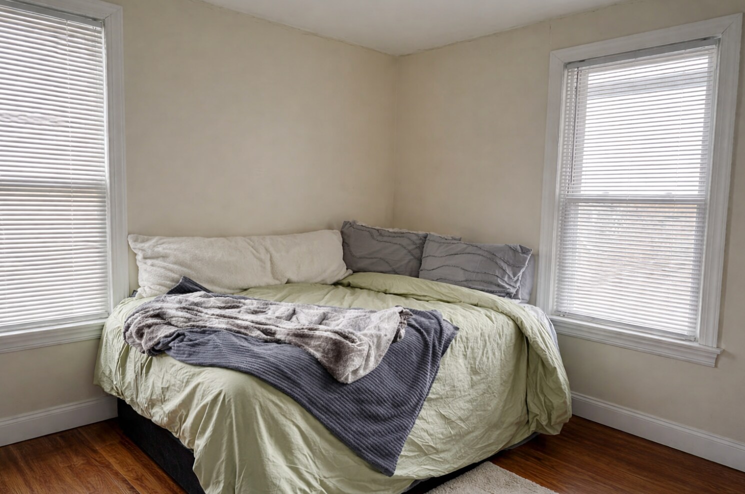 Building Photo - 409 S Aurora St