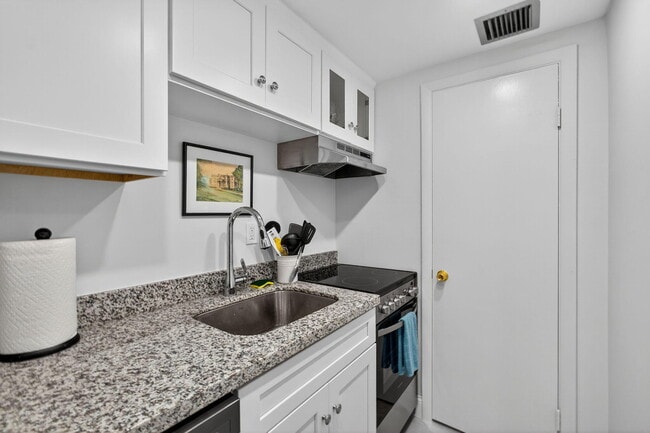 Building Photo - 2600 N Flagler Dr