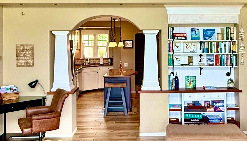 Open Floor Plan and Lovely Architectural Detail - 1507 San Jose St