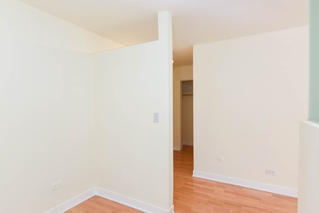 Building Photo - 628 W Wrightwood Ave