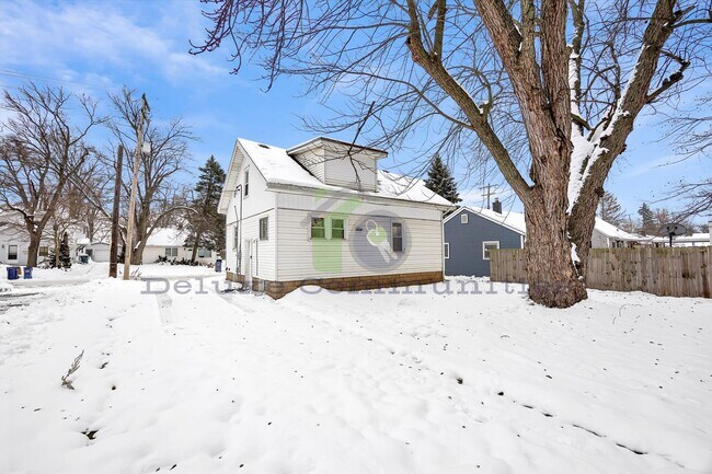 Building Photo - GORGEOUS 4 BEDROOM HOME!!! Available NOW- Month to month lease only!