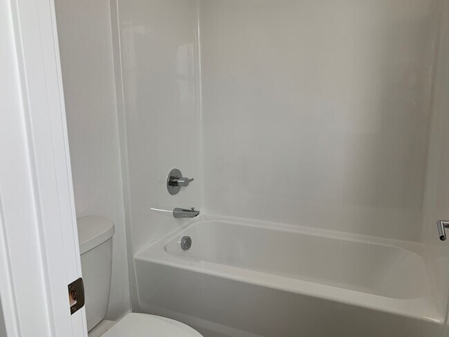 Building Photo - Large Executive home with tons of upgrades.