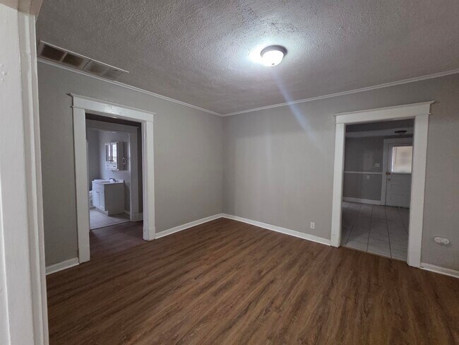 Building Photo - 3554 Faxon Ave