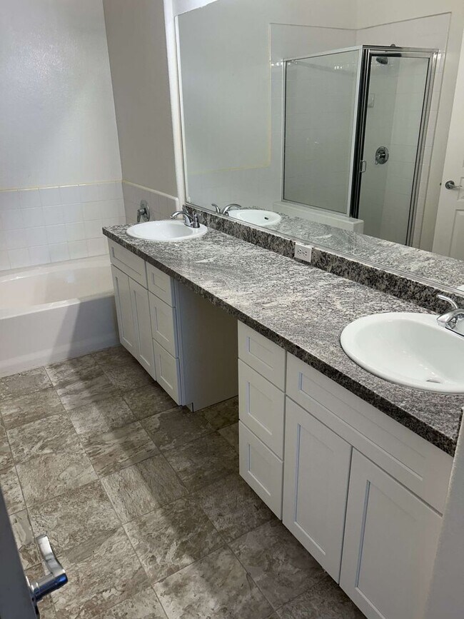 Building Photo - Summerlin - Gated - off Town Center