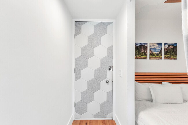Building Photo - 3050 Rue D’Orleans