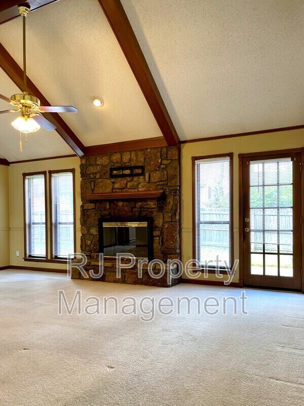 Building Photo - 421 Griffon Dr