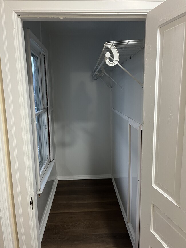 Building Photo - 314 Main St