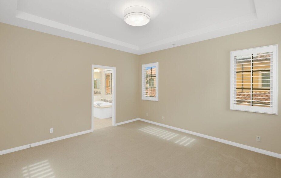 Building Photo - 86 Cipresso