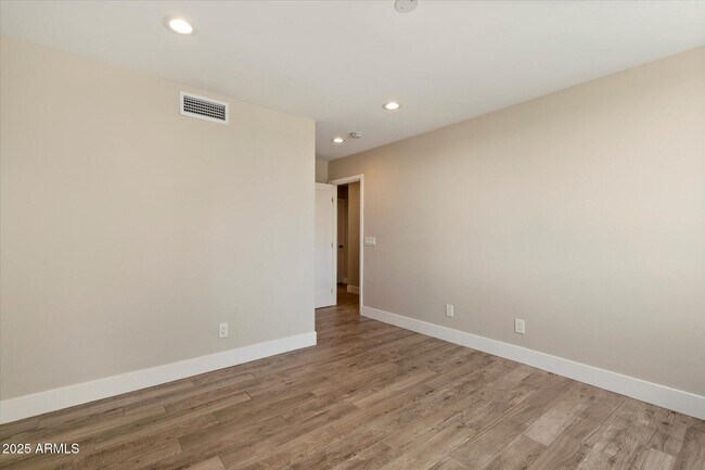 Building Photo - 7401 N Scottsdale Rd