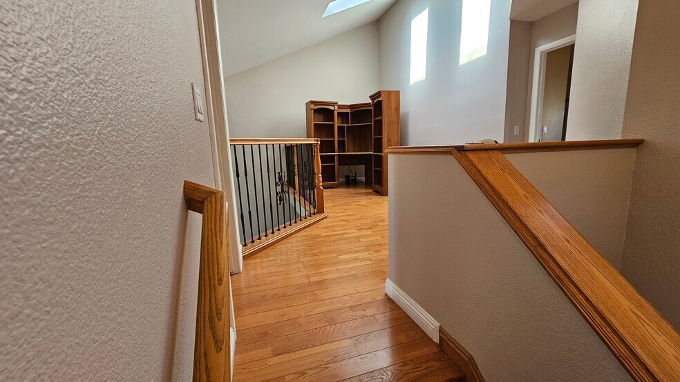 Loft - 18219 Hampton Ct