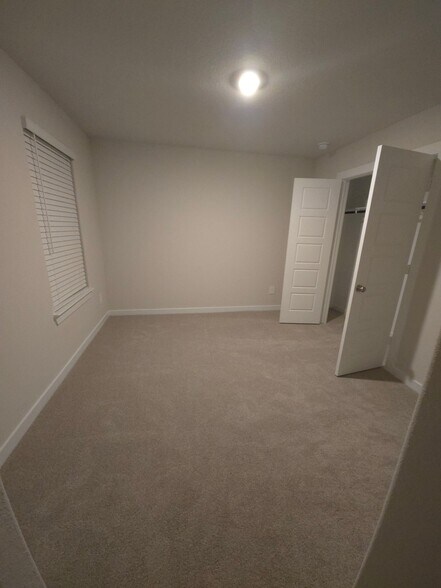 Building Photo - 2502 Serrano Plns Trl