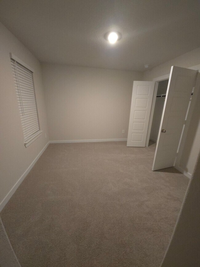 Building Photo - 2502 Serrano Plns Trl