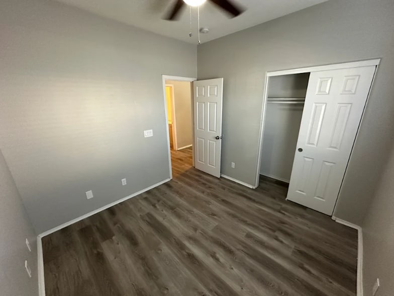 Building Photo - 834 E Minton St