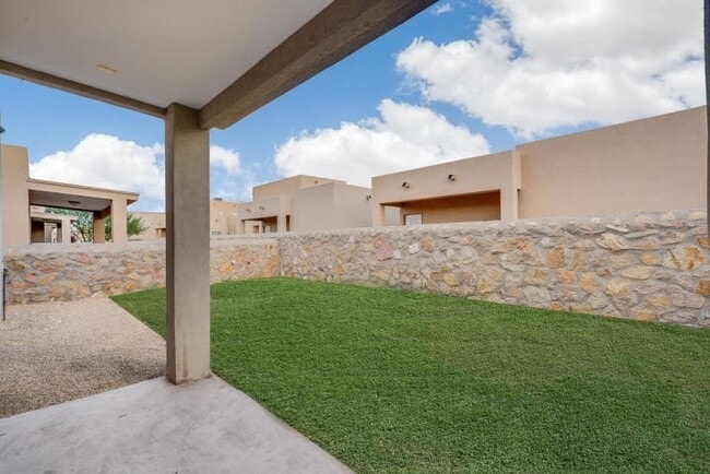Building Photo - East El Paso 3bed/2bath Refrig A/C in Gated Community with Pool Access!