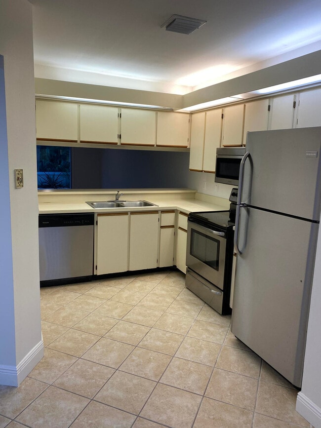 Building Photo - 6183 Riverwalk Ln