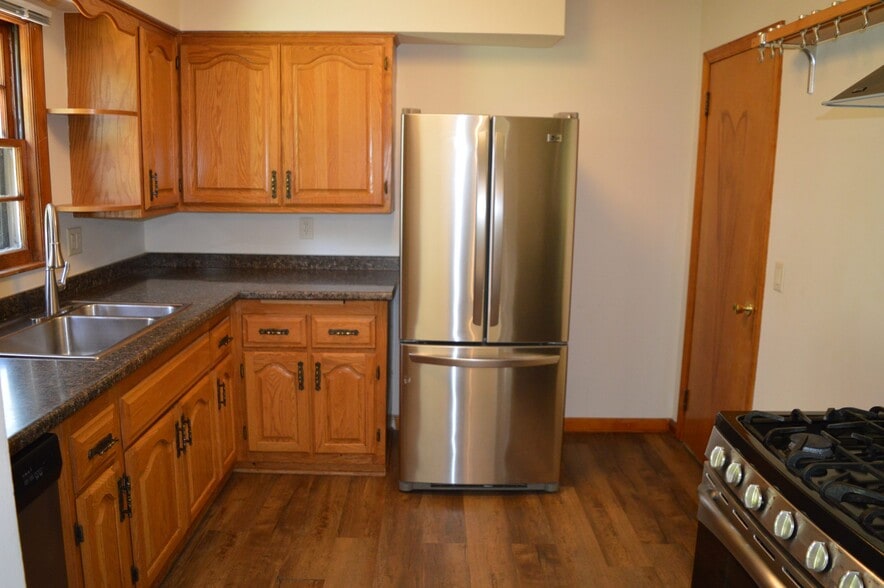 Building Photo - 7014 University Ave