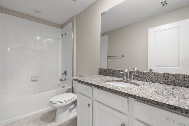 Building Photo - LIKE NEW Townhome in Willow Square!