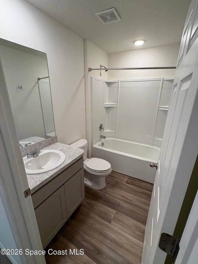 Building Photo - 212 Alminar Ave SE