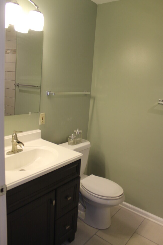 Building Photo - Redtail