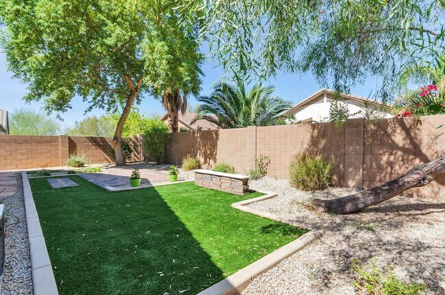 Building Photo - Gorgeous 4 Bed Single Level Norterra Home