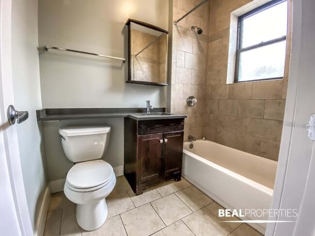 Building Photo - 0 bedroom in CHICAGO IL 60640