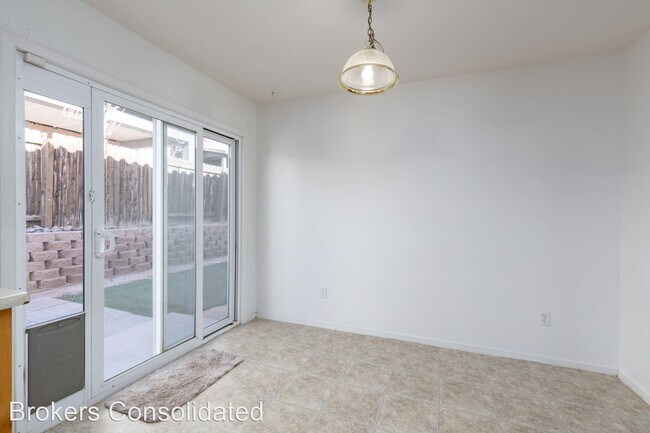 Building Photo - 3 br, 2.5 bath House - 925 Rivers Bend Dr.