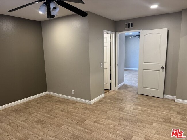 Building Photo - 631 Pepper Tree Dr