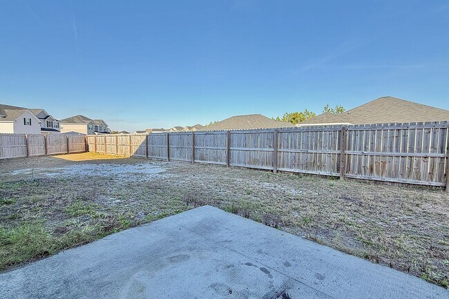 Building Photo - AVAILABLE NOW! (Pet Friendly)