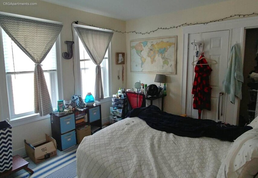 Building Photo - 2 Vassar St