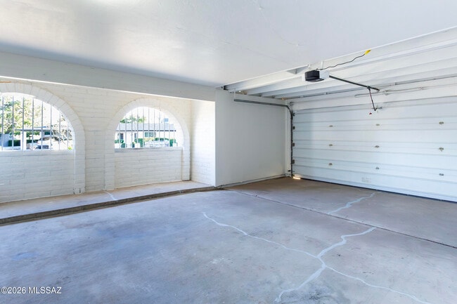 Building Photo - 1714 W Meadow Hills Dr