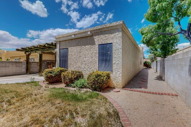 Building Photo - ACADEMY RIDGE 2 Bedroom Plus Office   2 Ba...