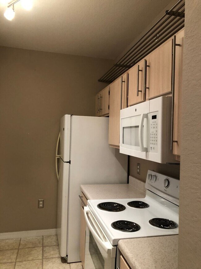 Building Photo - APARTMENT FOR RENT IN THE BEST AREA OF ORLANDO