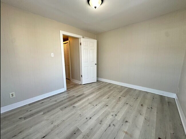 Building Photo - CENTER TOWNSHIP! **** SECTION 8 ****