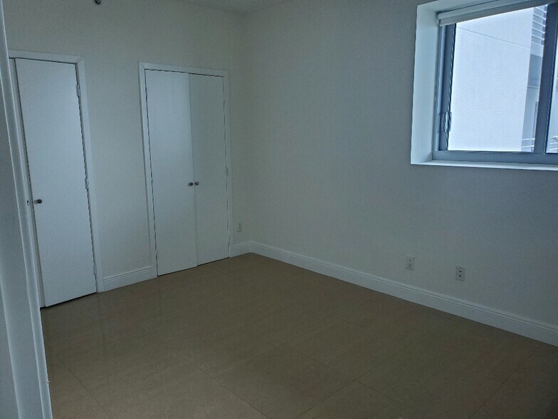 Building Photo - 888 Biscayne Blvd