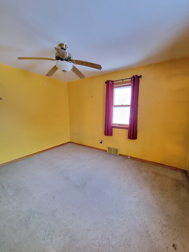 Building Photo - 515 N 8th Ave