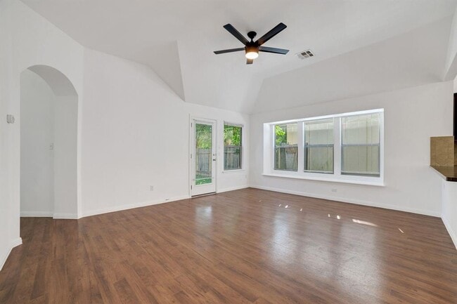 Building Photo - 15100 Parrish Ln