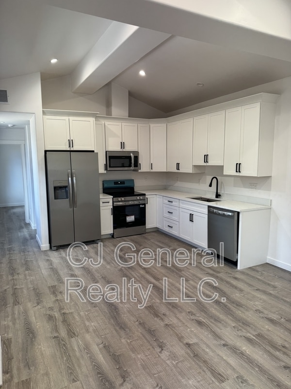 Building Photo - 90 Beacon Ct