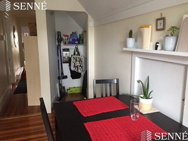 Building Photo - 33 Paulina St