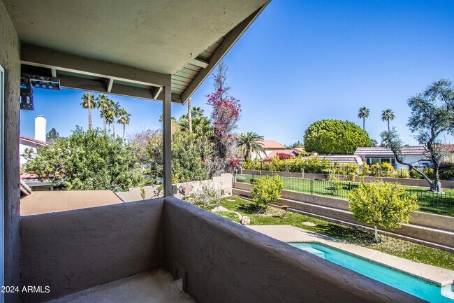 Building Photo - 1052 E Sandpiper Dr