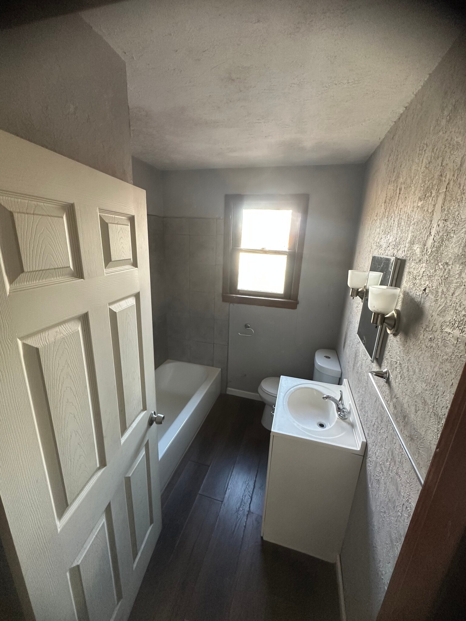 Building Photo - 211 Avon Rd