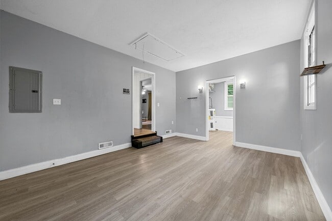 Building Photo - 102 Preston Dr