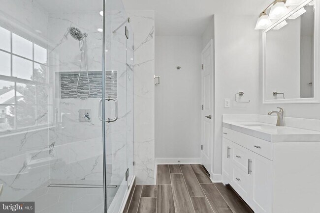 Building Photo - 4001 Mossy Bank Ln