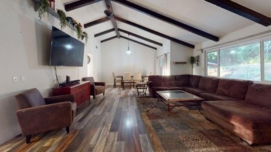Building Photo - 106 Valley View Dr