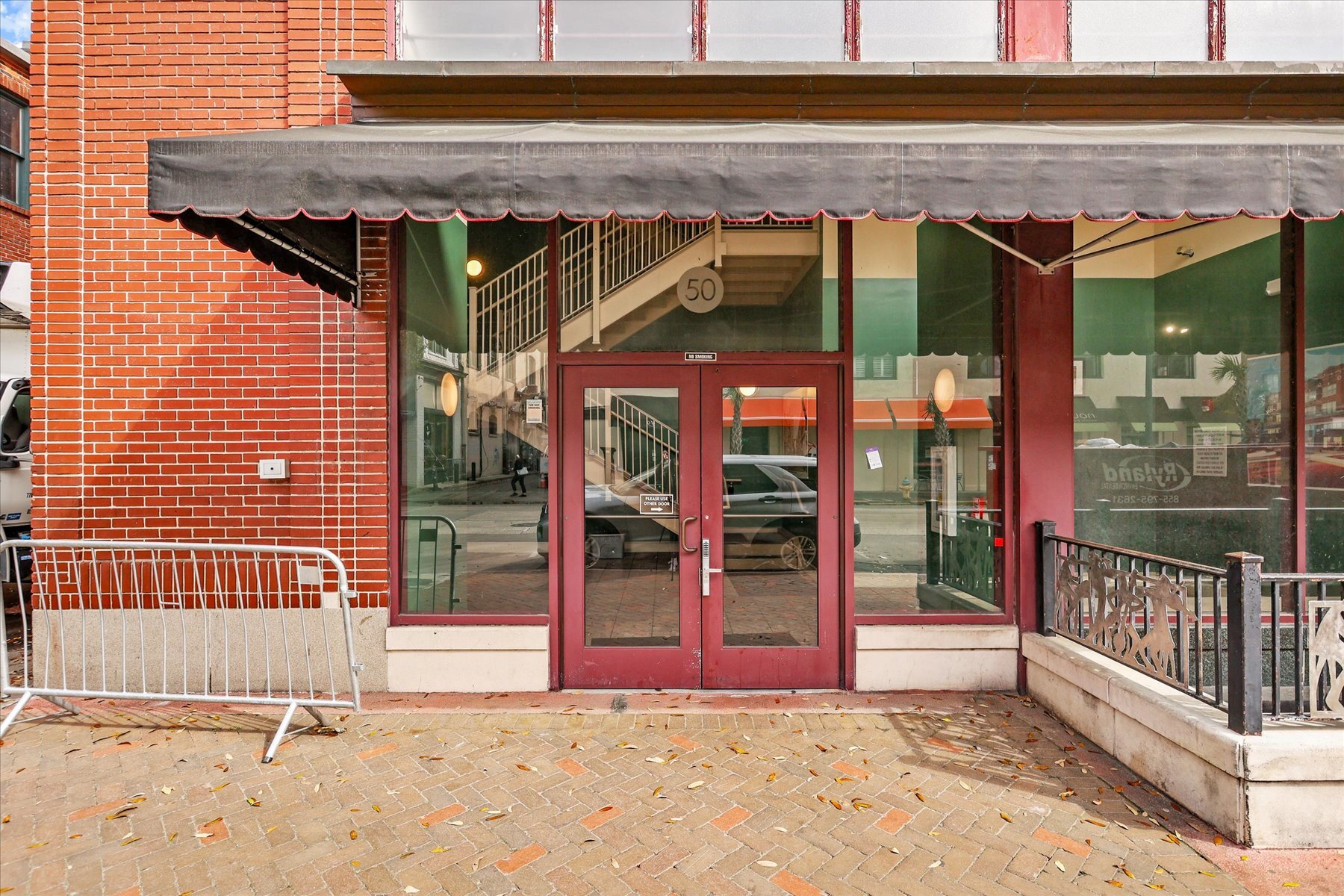Building Photo - 122 W Broughton St