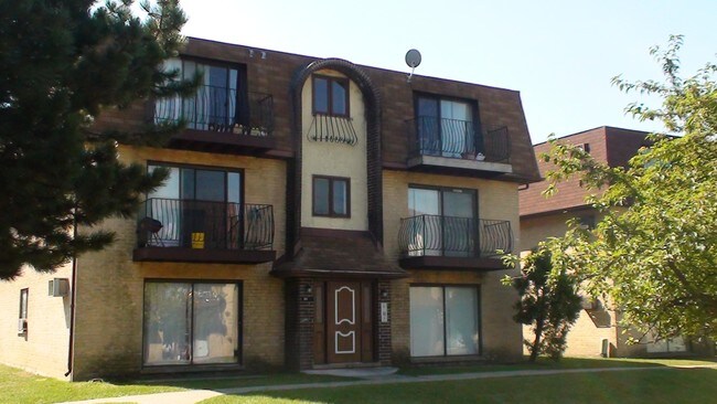 Primary Photo - 1041 Ferrari Dr