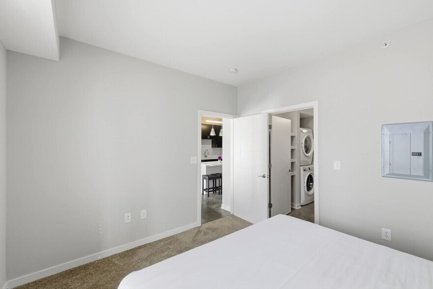 Building Photo - 421 E Market St