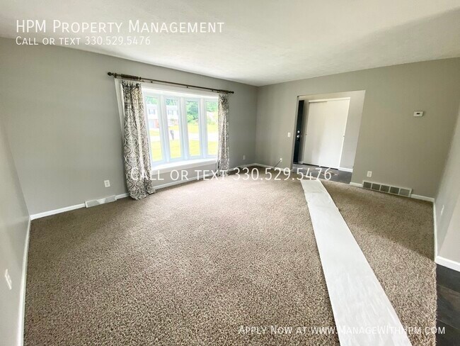 Building Photo - 2047 Zircon St NE