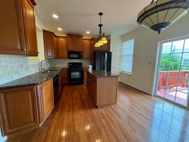 Building Photo - THREE BEDROOM TOWNHOUSE- East Penn Schools