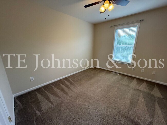 Building Photo - Charming 3-Bedroom Home with Modern Comfor...