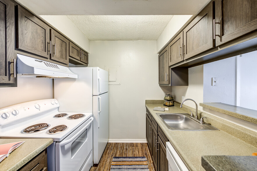 Step into this inviting kitchen, perfect for culinary creativity and comfort. - ReNew Scotsdale